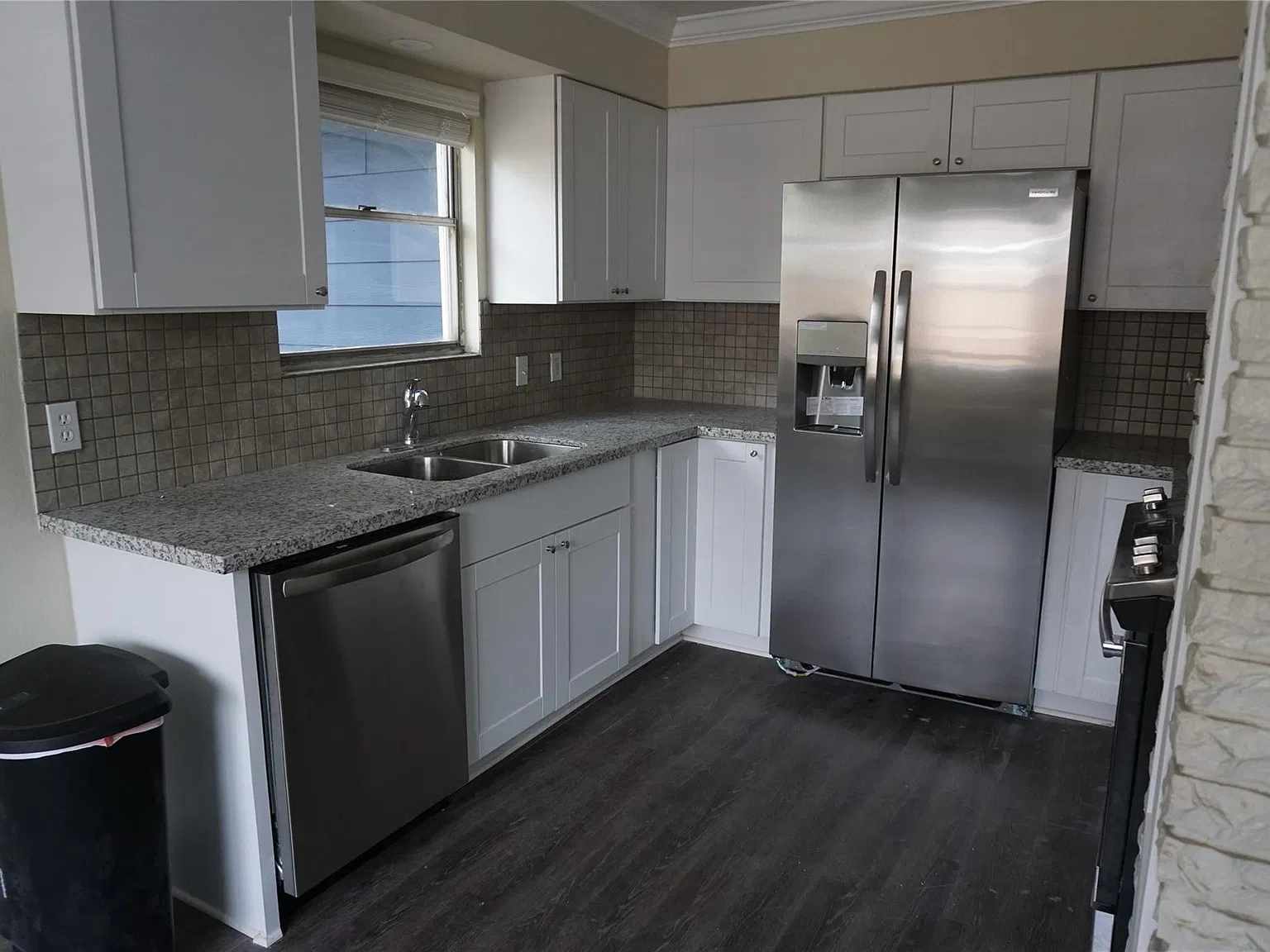4 bed, 2.0 bath, 1808 sqft, $1,900 — Photo 3