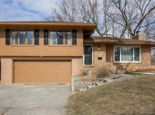 3013 Vilura Pkwy, Des Moines, IA 50310