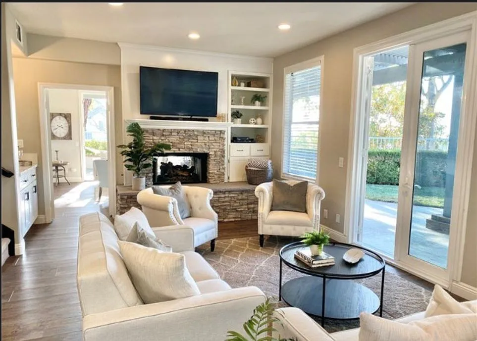 4 bed, 3.0 bath, 3300 sqft, $6,800 — Photo 2
