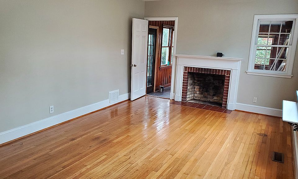 1st image of 514 Everett St