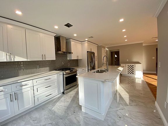 3rd image of 2461 Rossett St