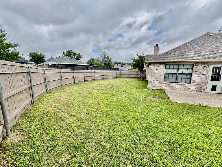 1701 Hillside Dr — Photo 21