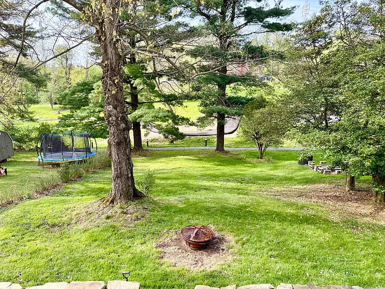 632 Highview Rd — Photo 33
