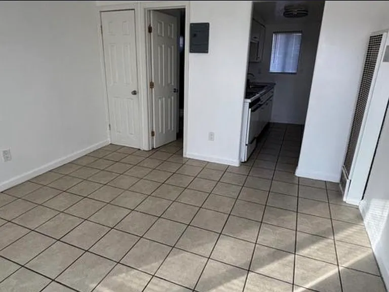 304 Clyde St #B — Photo 5