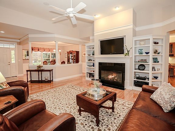 4th image of 7 Taylors Way #101