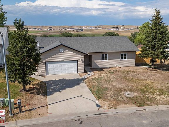 2nd image of 1138 Riverbend Dr