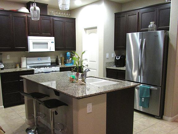 4th image of 742 Surrey Ct