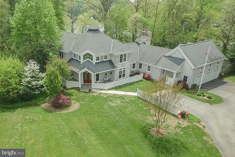 1st image of 313 Eatons Landing Dr