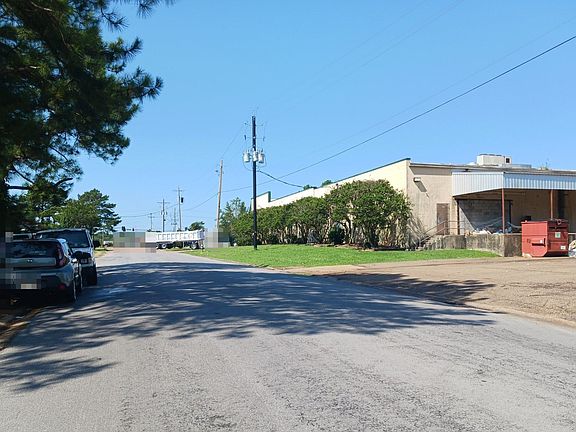 4th image of 719 Bay Park Dr #A