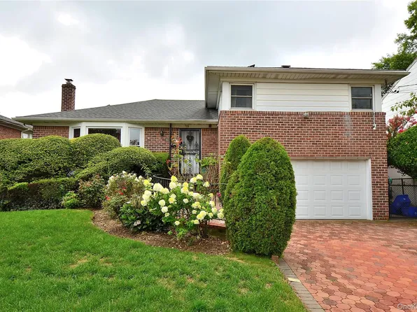 786 E Carl Avenue, Baldwin, NY 11510