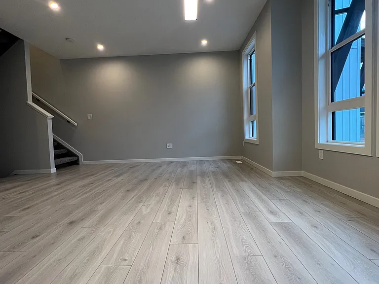1304 Rutherford Rd SW — Photo 3