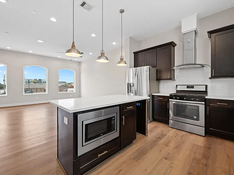765 Grove St — Photo 11