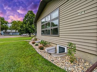 1416 Dick Dr, Aberdeen, SD 57401