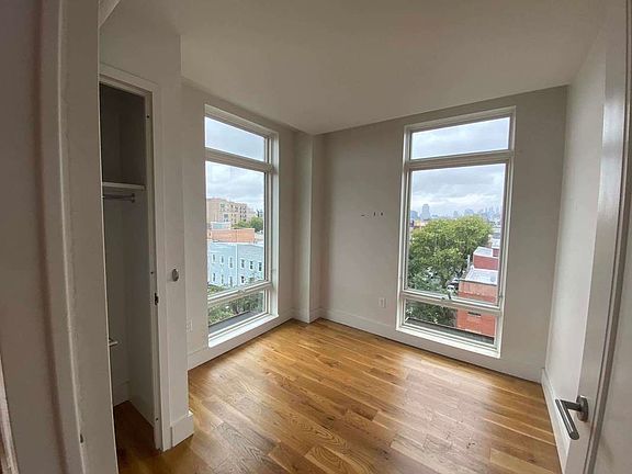 4th image of 310 Graham Ave #304
