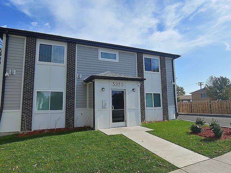 1st image of 5355 S Lockwood Ave #102