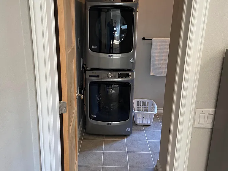 Washer/dryen in bathroom