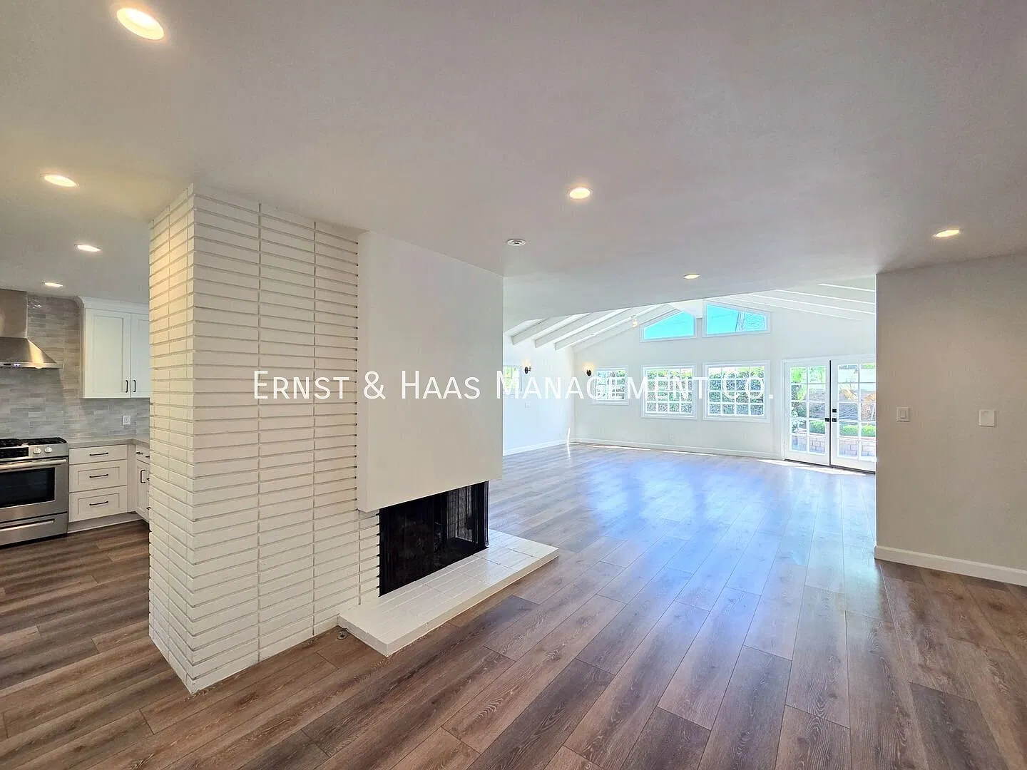 Beautiful 4-Bedroom Home in Quiet Long Beach Neighborhood! — Photo 4