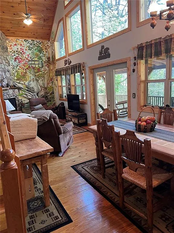 3 bed, 3.0 bath, 2054 sqft, $2,500 — Photo 4