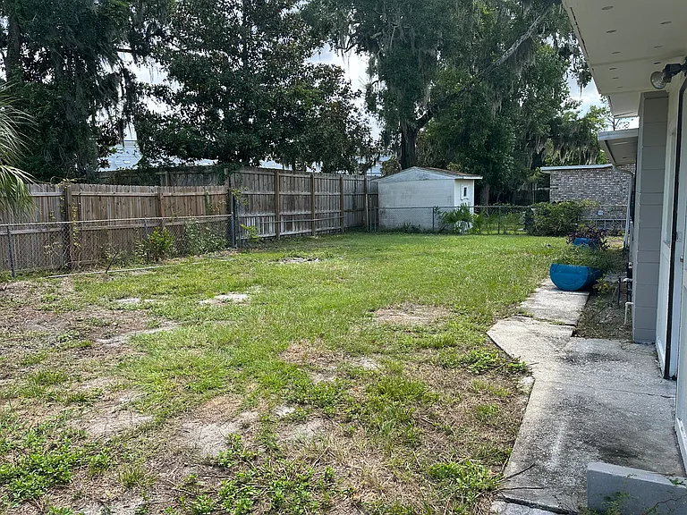170 Parkwood Dr W — Photo 2
