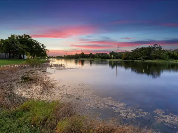 2174 Quail Roost Dr, Fort Lauderdale, FL 33327