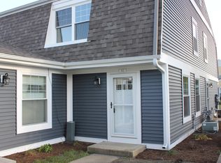 412 Somerset Ln, Vernon Hills, IL 60061