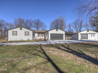 2133 W Fairview Ave, Carthage, MO 64836