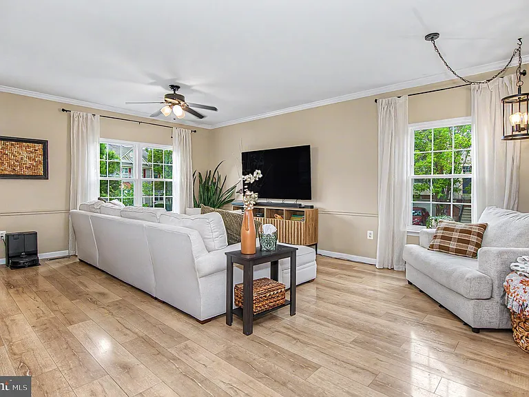510 Lilac Ter NE — Photo 2