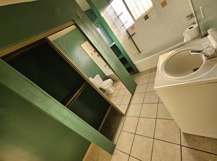 7015 Woodward Ave, Bell, CA 90201