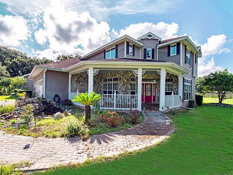 Luxury Estate on 5.37 Acre Horse Farm