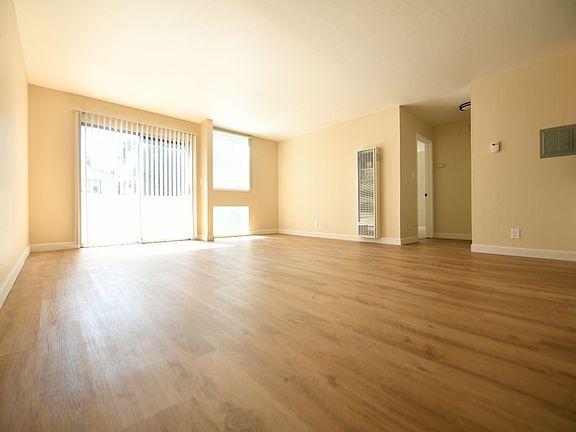 4th image of 2418 Dwight Way APT 4