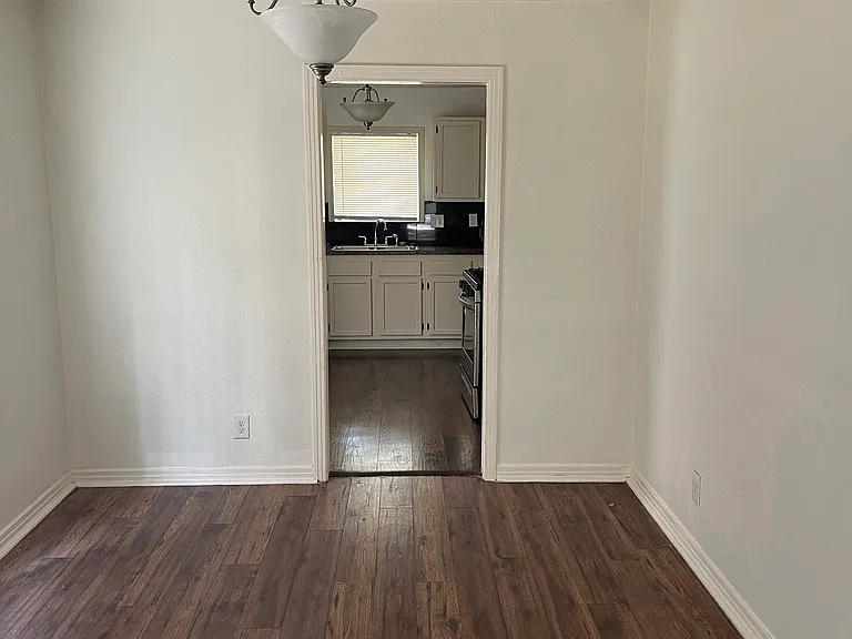1831 Norfolk Ave — Photo 9