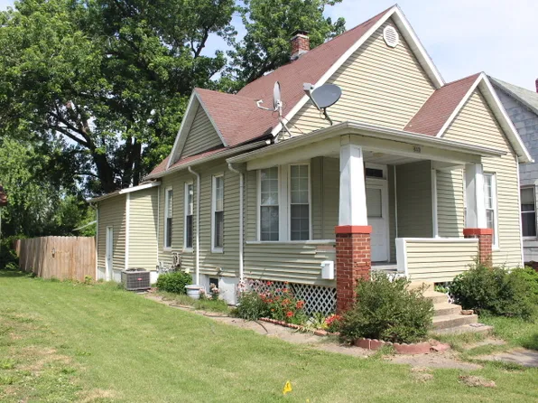 413 N Madison St, Clinton, IL 61727