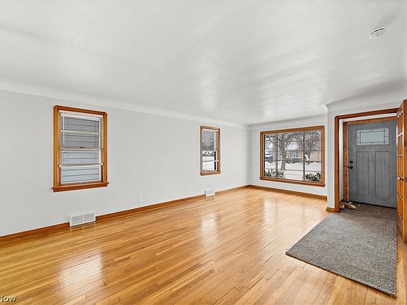 3rd image of 7915 Renwood Dr