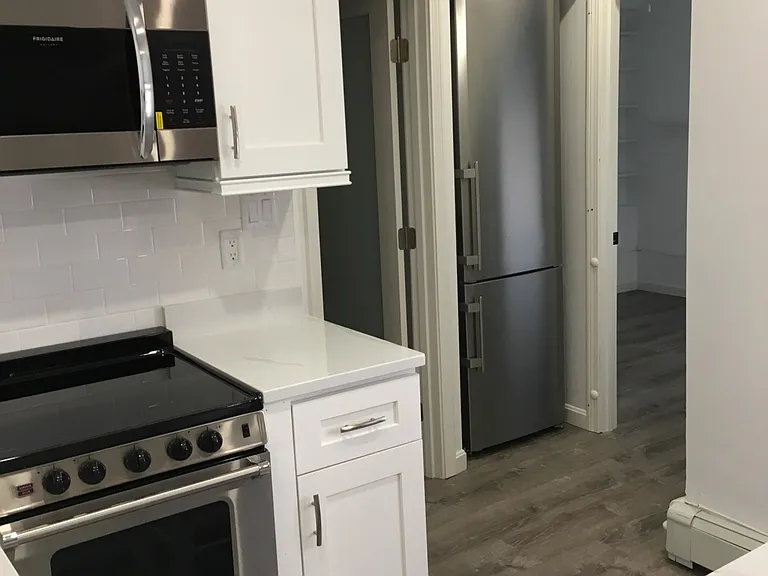 27 Temple St #4 — Photo 1
