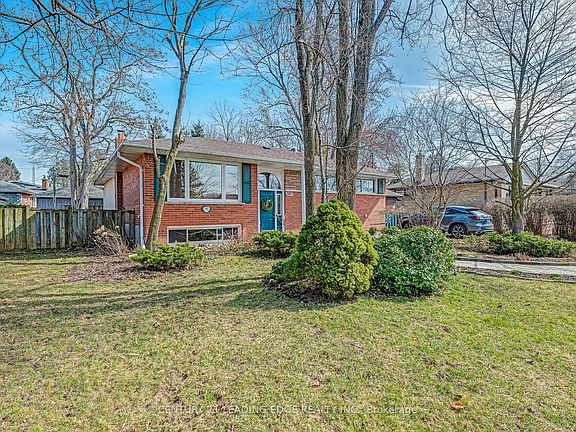 2nd image of 392 Loretta Cres