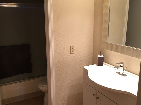 2nd image of 847 Rose Ave APT 5