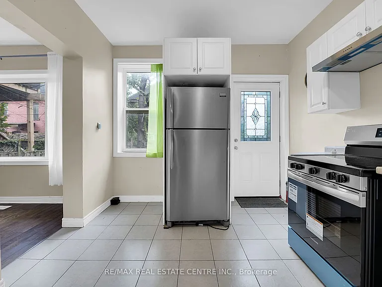 31 Gibson Ave — Photo 8