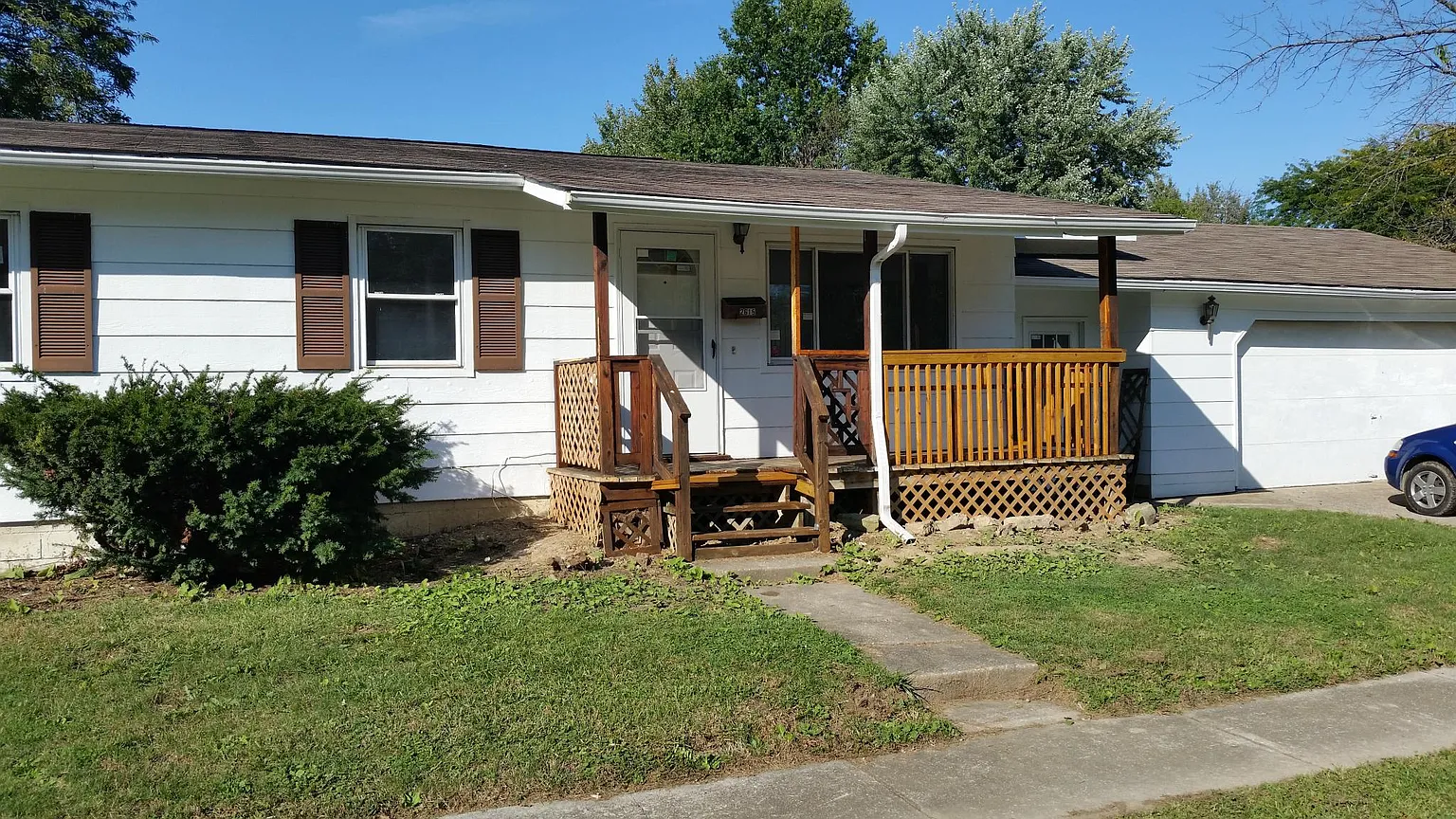 2615 Randall St photo 1