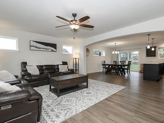 2nd image of 781 S Dewey AVENUE