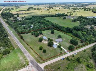 6461 S Oaks Dr, Navasota, TX 77868