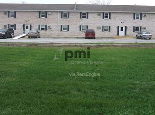 465 E Main St APT 13, Warrensburg, IL 62573