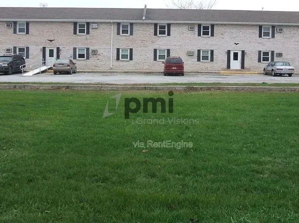 465 E Main St APT 13, Warrensburg, IL 62573