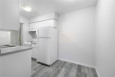 3rd image of 591 Wellington Ave #U203