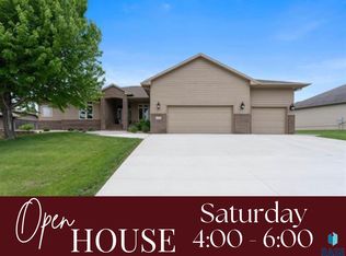 5604 S Josh Wyatt Dr, Sioux Falls, SD 57108