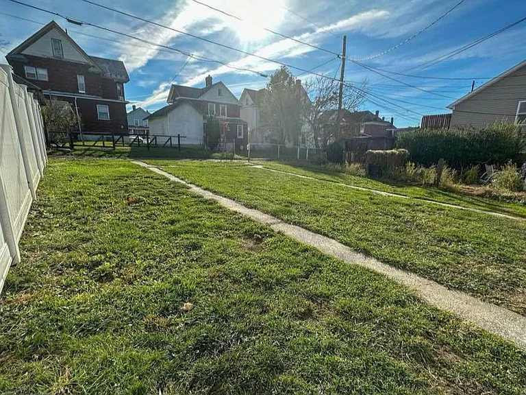 132 Arch St — Photo 10