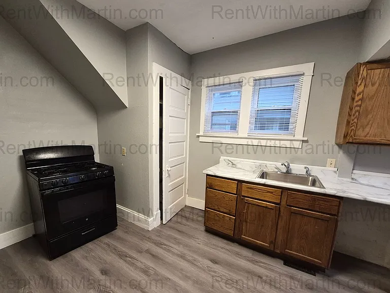 1404 W 2nd St — Photo 6