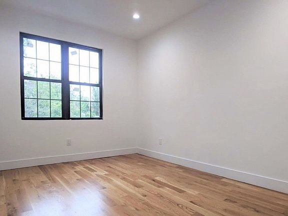 4th image of 143 Woodbine St #4F