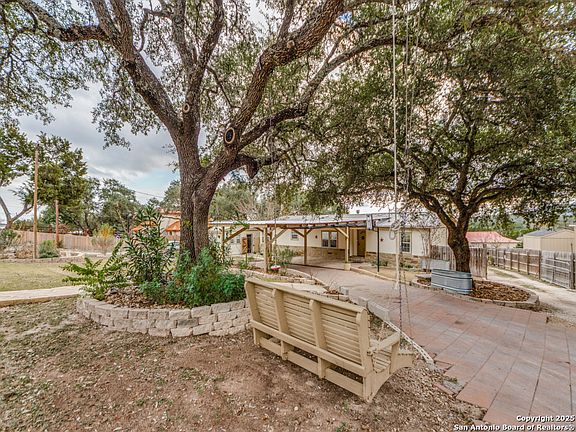 4th image of 705 Walnut Way