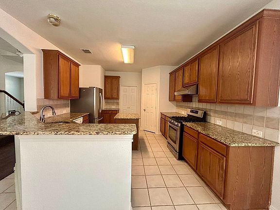 5th image of 1620 Clarke Springs Dr