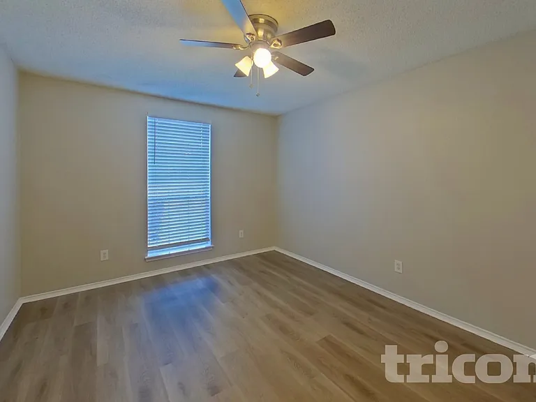 206 Briarglen Dr — Photo 12